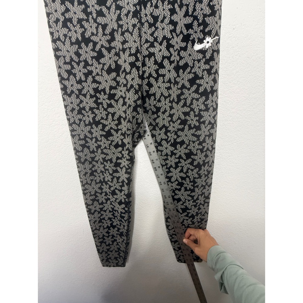 Nike Womens Flower Print High Waisted Leggings Black White XL Floral Swoosh - Picture 4 of 6